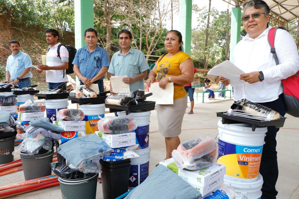 Entrega IEEPO paquetes de materiales a 100 escuelas de la Cuenca – Voz del  sur Diario de información crítica de Oaxaca